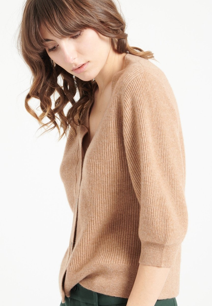 Cardigan col V manches courtes femme en cachemire camel - MIA 13